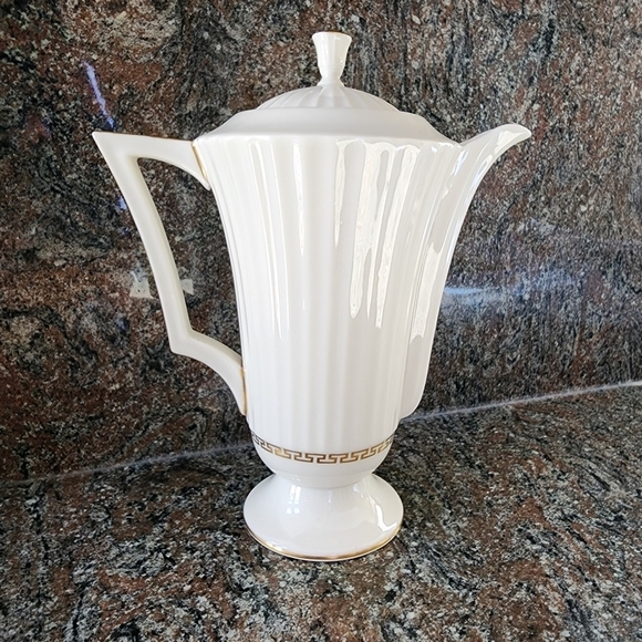 Lenox teapot - Picture 1 of 5